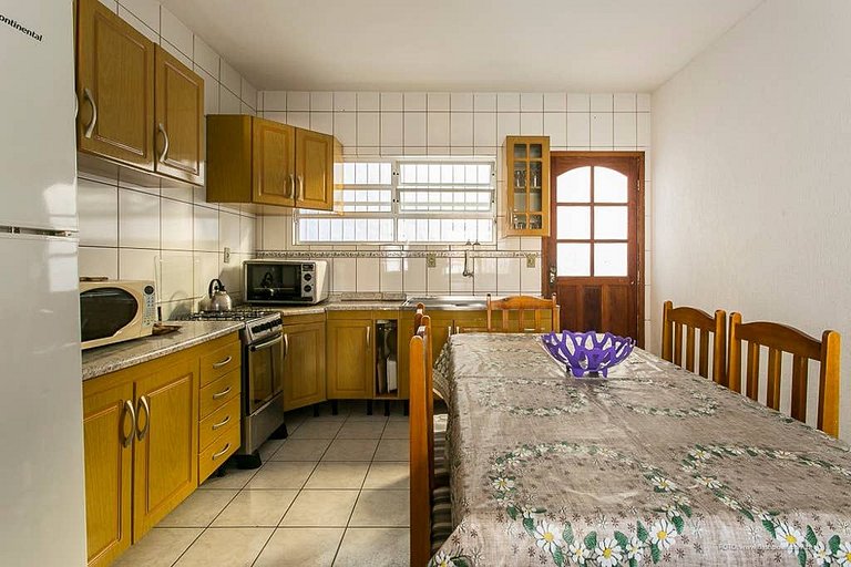 Casa 150m da praia em pátio familiar