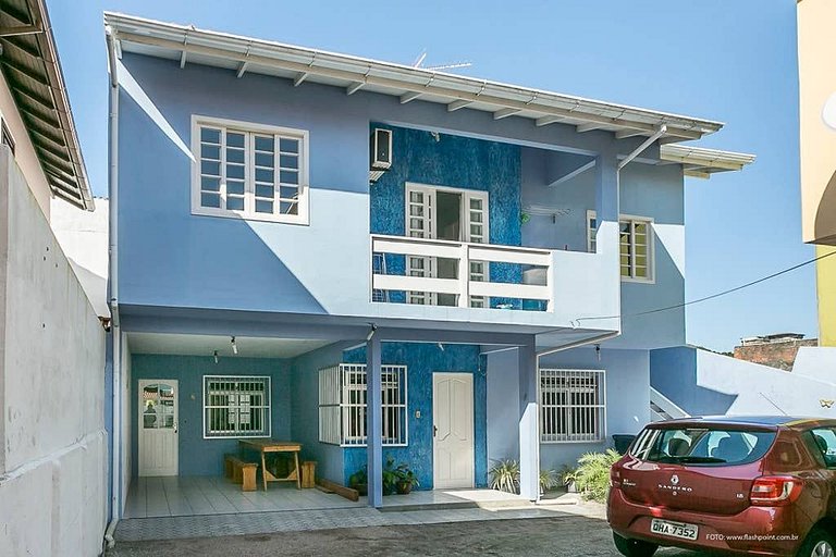 Casa 150m da praia em pátio familiar