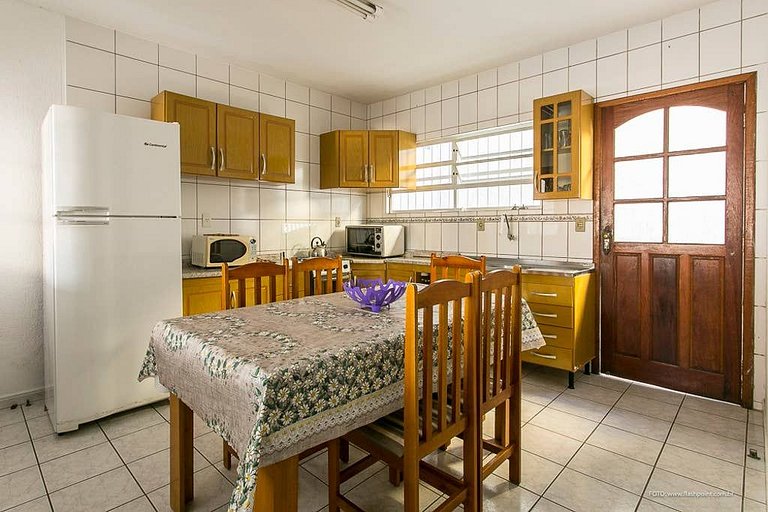 Casa 150m da praia em pátio familiar