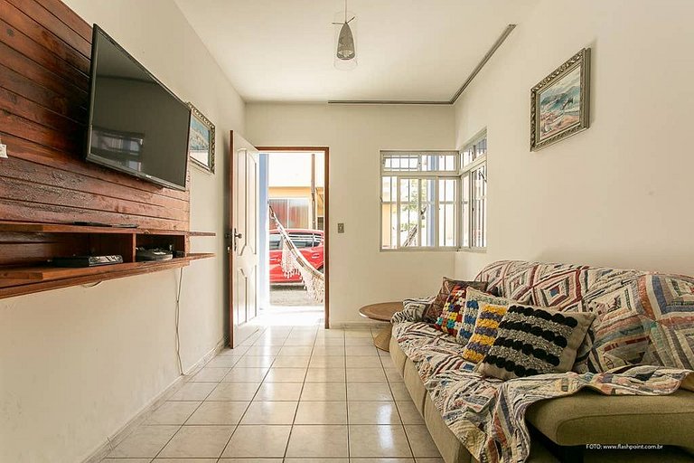 Casa 150m da praia em pátio familiar
