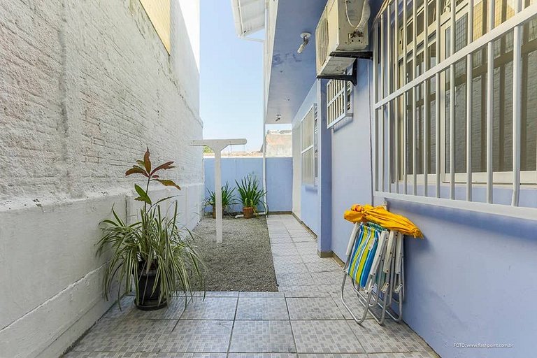 Casa 150m da praia em pátio familiar