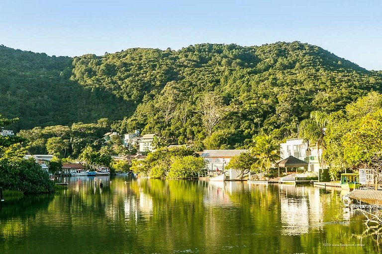 Casa 150m da praia em pátio familiar