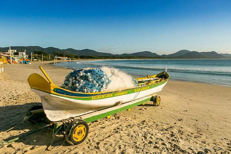 Casa 150m da praia em pátio familiar