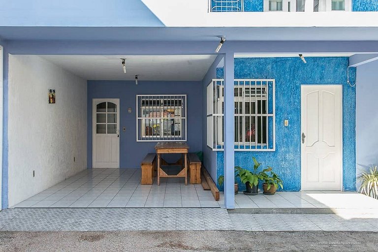 Casa 150m da praia em pátio familiar