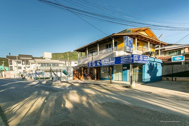 Amplo apart. com sacada, WiFi, Estacionamento, kit de praia,