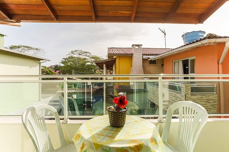 2 sacadas, muito completo, perto de tudo