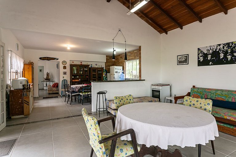 Casa em meio a natureza, em frente ao canal