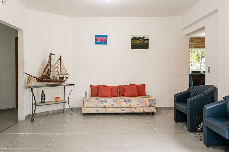 Casa em meio a natureza, em frente ao canal