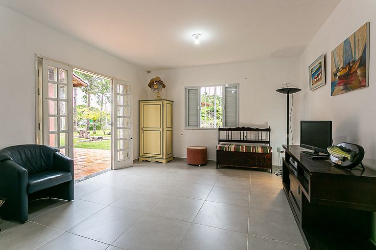 Casa em meio a natureza, em frente ao canal