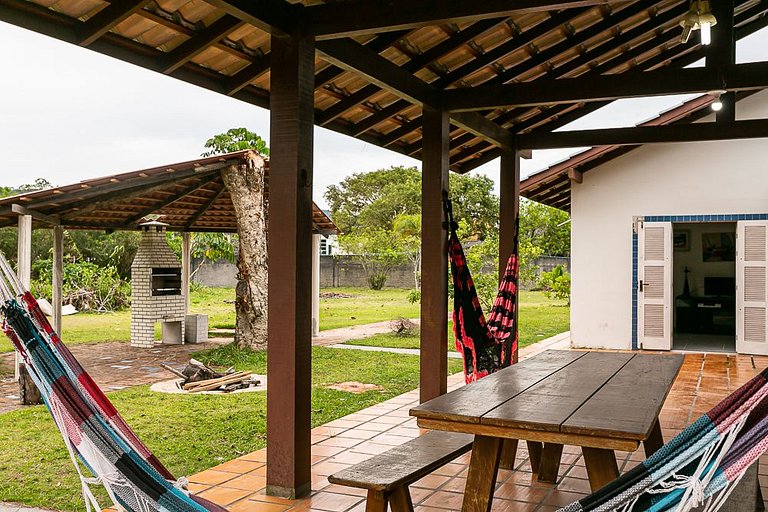 Casa em meio a natureza, em frente ao canal