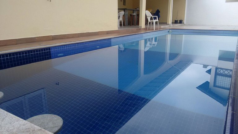Casa aconchegante e com piscina, pertinho da praia