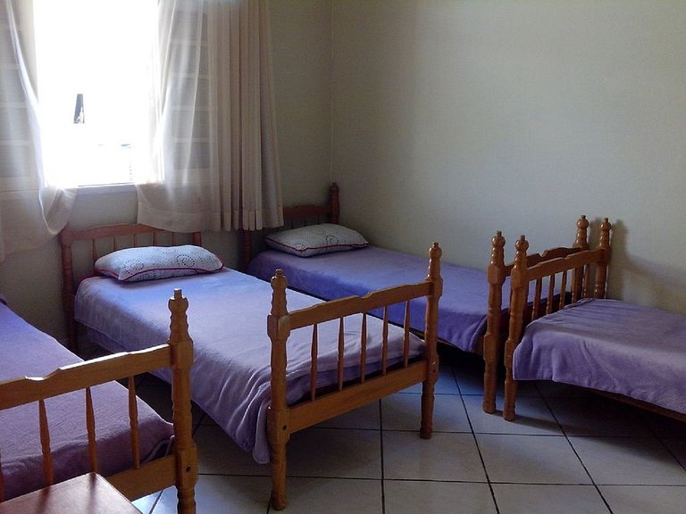 Casa aconchegante e com piscina, pertinho da praia