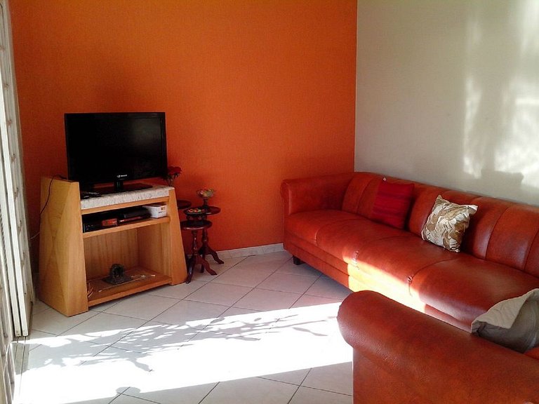 Casa aconchegante e com piscina, pertinho da praia