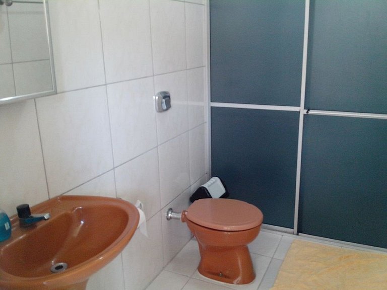 Casa aconchegante e com piscina, pertinho da praia