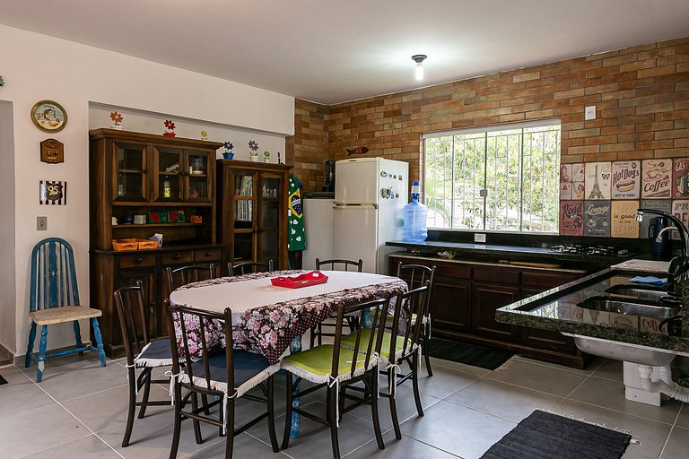 Casa em meio a natureza, em frente ao canal