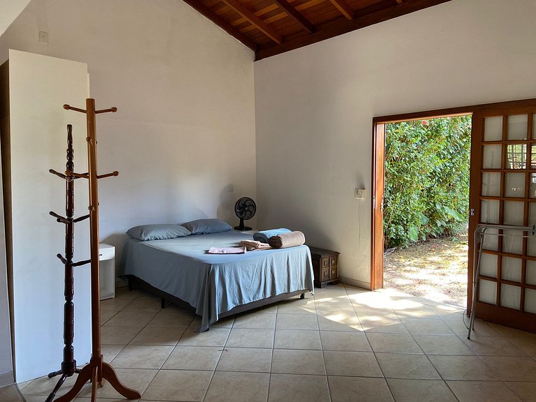 Loft frente ao canal em meio a natureza