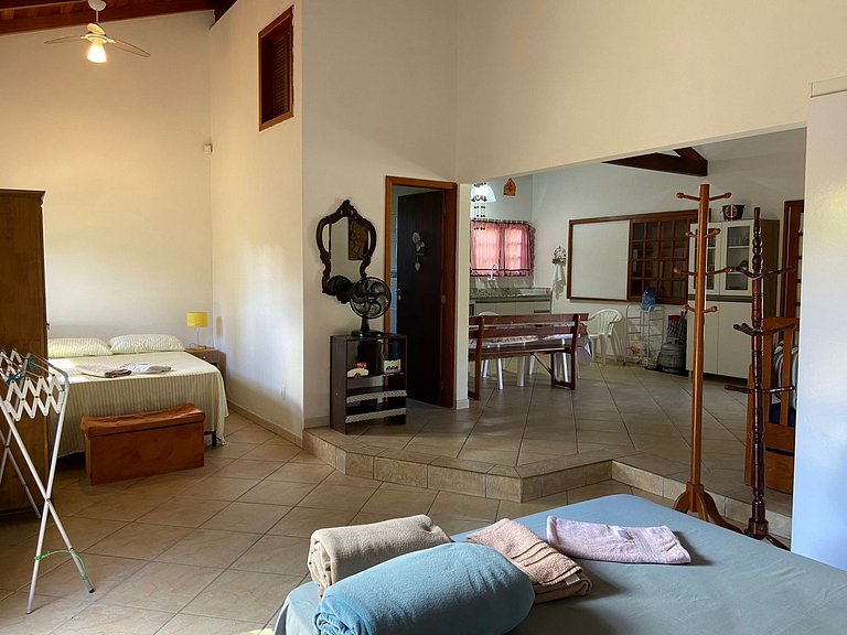 Loft frente ao canal em meio a natureza