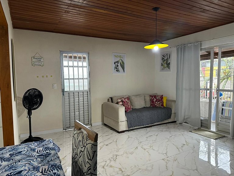 Amplo apart. com sacada, WiFi, Estacionamento, kit de praia,