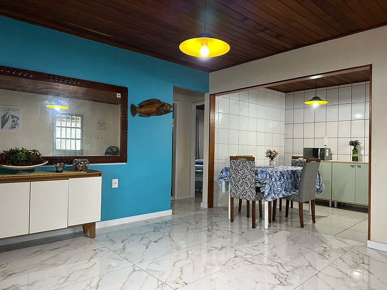 Amplo apart. com sacada, WiFi, Estacionamento, kit de praia,