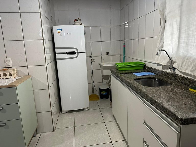 Amplo apart. com sacada, WiFi, Estacionamento, kit de praia,