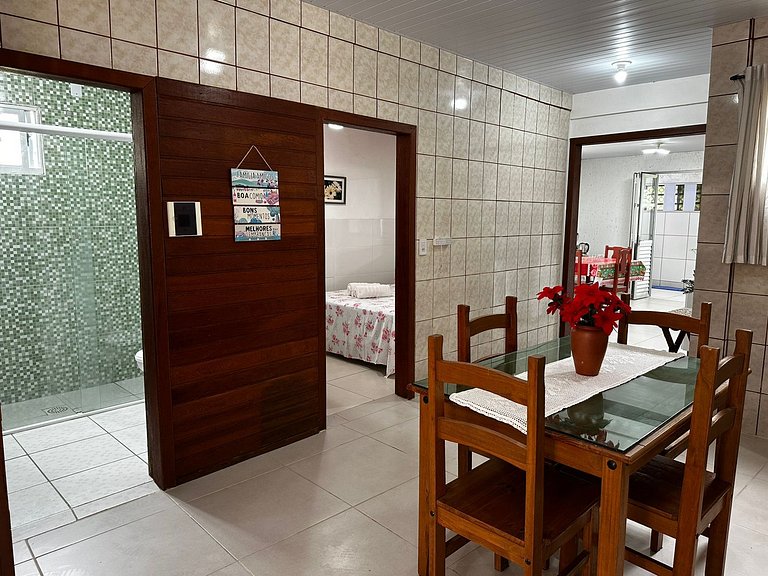 Ampla casa térrea, WiFi, estacionamento e segurança