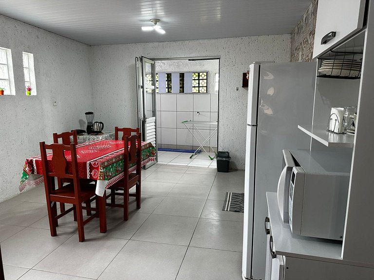 Ampla casa térrea, WiFi, estacionamento e segurança