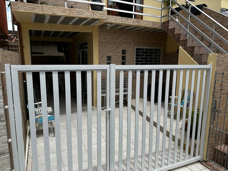 Ampla casa térrea, WiFi, estacionamento e segurança