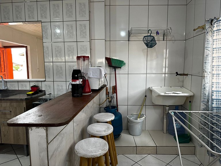 Apart 2 dormit. em pátio familiar