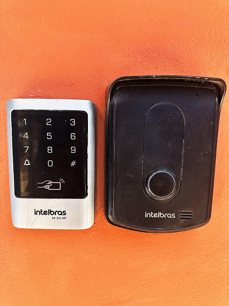 Amplo apart. com sacada, WiFi, Estacionamento, kit de praia,