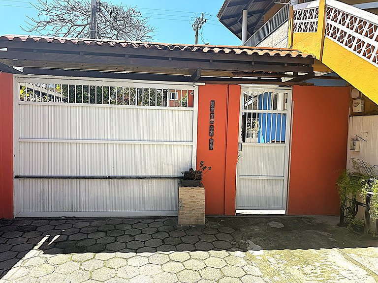 Amplo apart. com sacada, WiFi, Estacionamento, kit de praia,