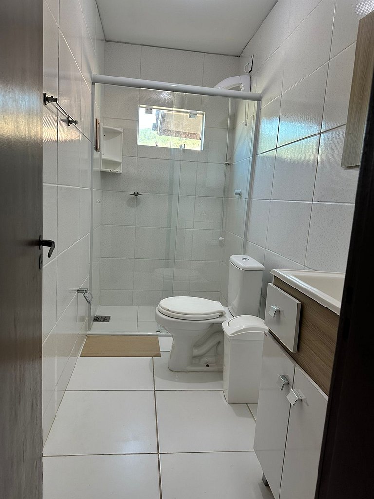 Rede, caiaques, sossego a metros do canal