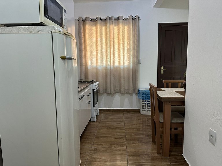 Rede, caiaques, sossego a metros do canal