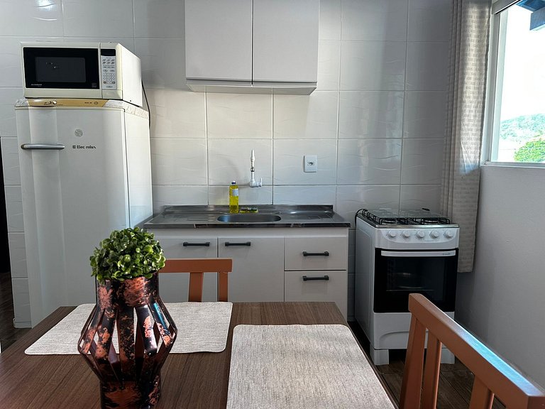 Rede, caiaques, sossego a metros do canal