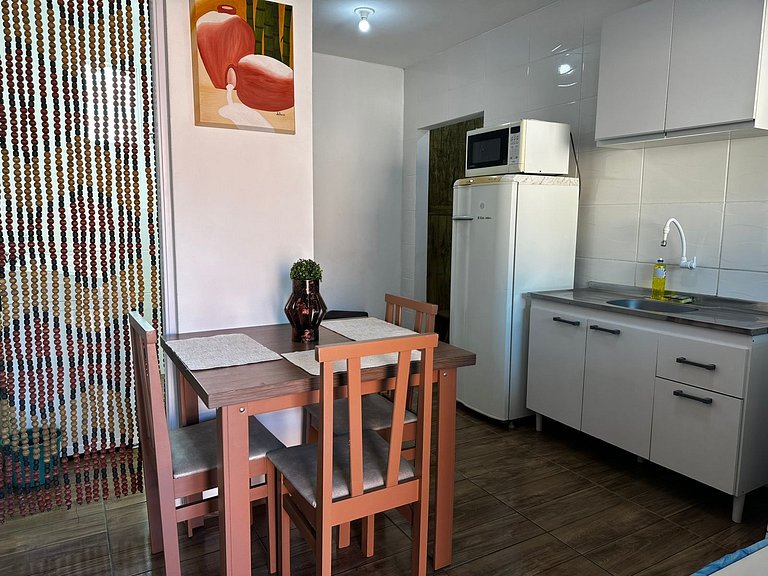 Rede, caiaques, sossego a metros do canal