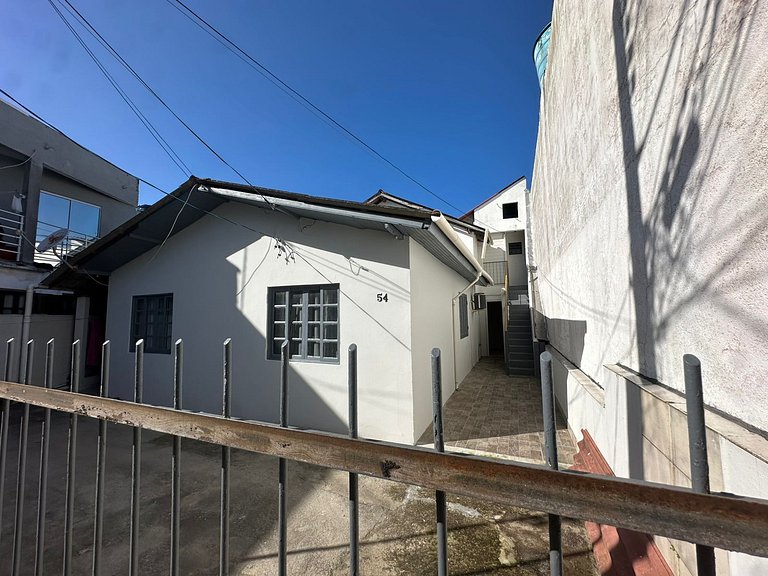 Bem próximo da praia, com desconto!