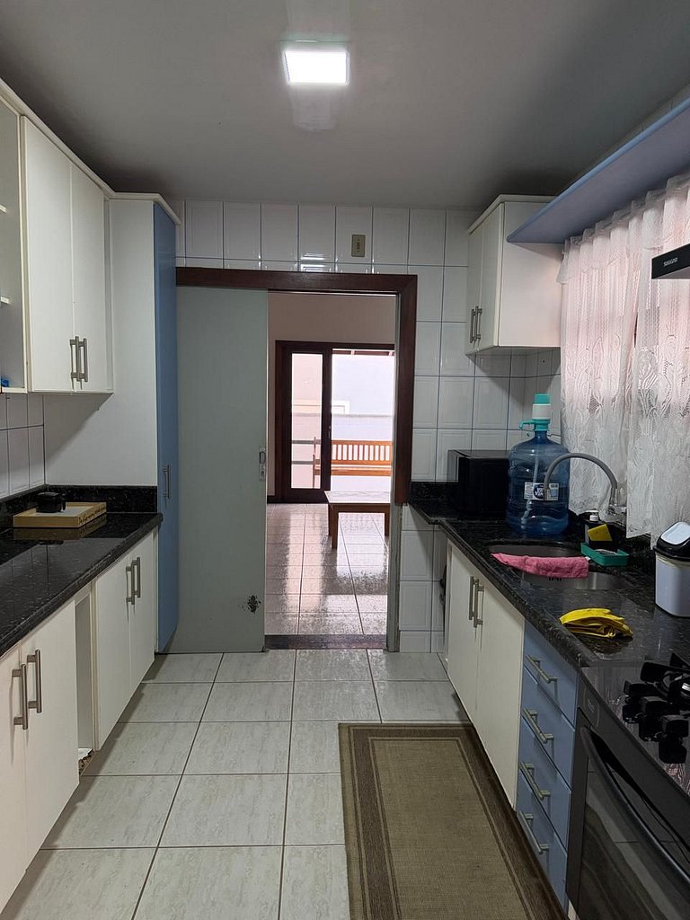 Casa ampla a 30m do canal e 400m da praia da Barra