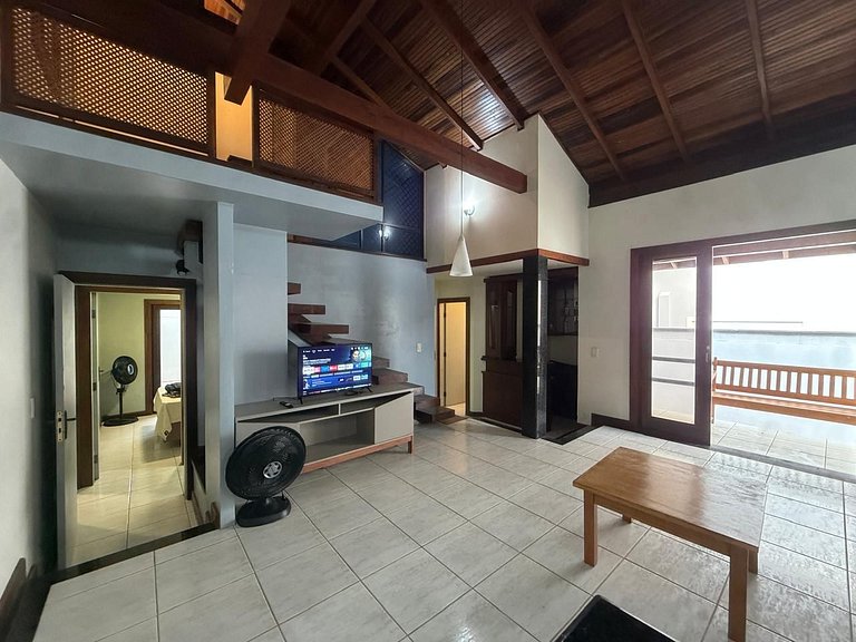 Casa ampla a 30m do canal e 400m da praia da Barra