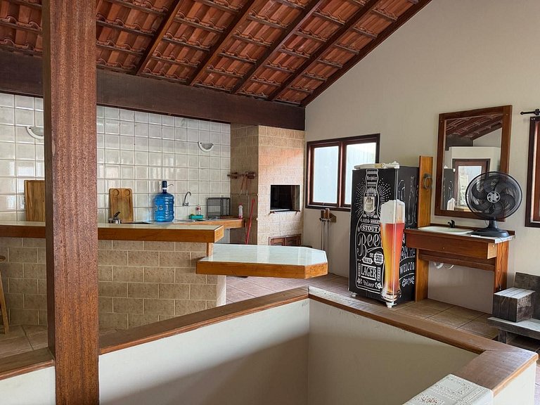 Casa ampla a 30m do canal e 400m da praia da Barra