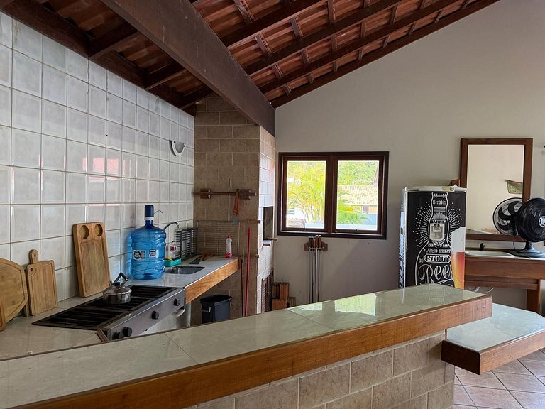 Casa ampla a 30m do canal e 400m da praia da Barra